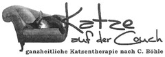 Katze auf der Couch ganzheitliche Katzentherapie nach C. Böhle