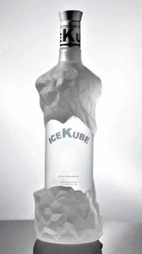 ICEKUBE ICE KUBE ICEKUBE ULTRA PREMIUM Logo (USPTO, 03/16/2020)